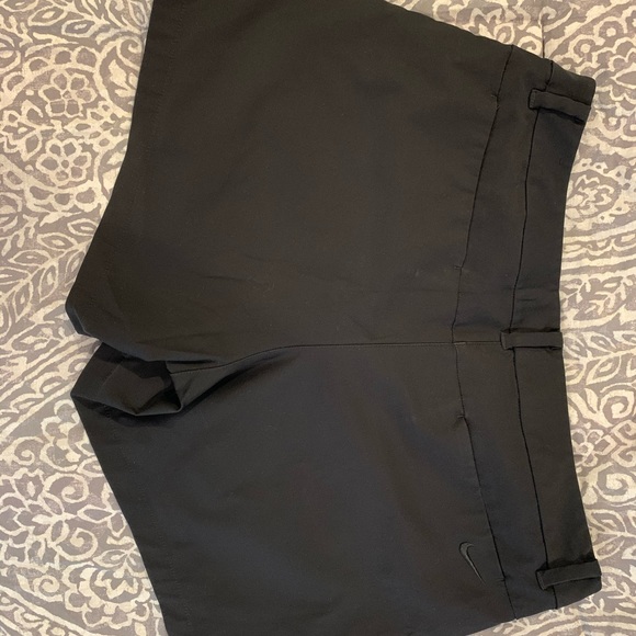 Women’s Nike Golf Shorts - Picture 9 of 10